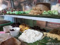Enaknya Camilan dari Kampung yang Dijajakan Sebagai Lenjongan