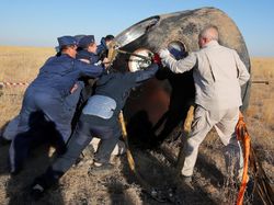 Momen Kembalinya Astronot Arab Usai Lihat Bumi Bulat