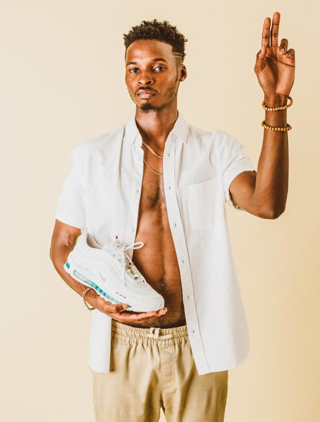 Jesus Shoes ini bukan kolaborasi resmi MSCHF dengan Nike. Kami membayangkan, akan seperti apa kolaborasi dengan Yesus Kristus? Saya sendiri seorang Yahudi, jadi yang saya tahu hanyalah dia bisa berjalan di atas air, ungkap Daniel Greenberg, head of commerce MSCHF. (Foto: Dok. MSCHF)