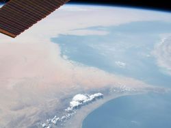 Jepretan Bumi Bulat dari Astronot Arab di Antariksa