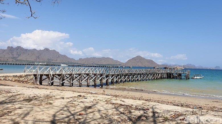 Dermaga di Pulau Komodo (Ahmad Masaul Khoiri/detikcom) Dermaga di Pulau Komodo (Ahmad Masaul Khoiri/detikcom)
