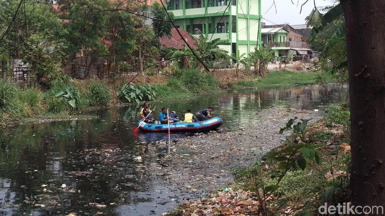 Sungai Cipamokolan Bandung Bau-Menghitam, Oded: DLHK Harus Turun! Sungai Cipamokolan Bandung Bau-Menghitam, Oded: DLHK Harus Turun!