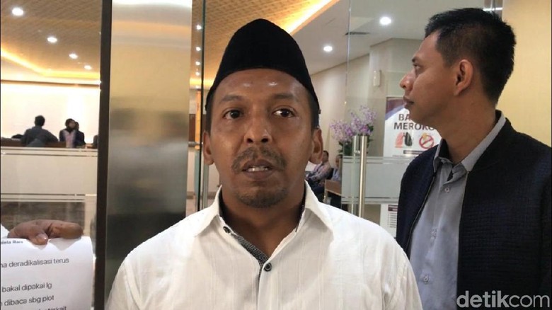 Relawan Jokowi-Maruf Datangi Bareskrim Terkait Cuitan Hanum Rais Relawan Jokowi-Maruf Datangi Bareskrim Terkait Cuitan Hanum Rais