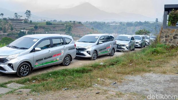 Menjajal Daihatsu Sigra Manual di Kota Termacet Indonesia