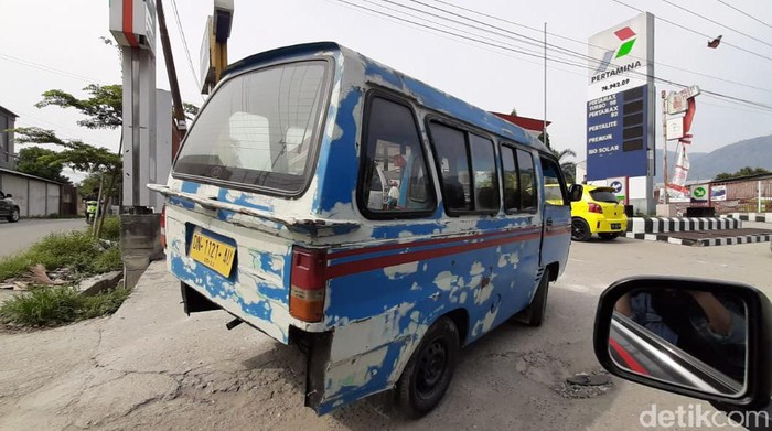 Mesin Kapal Pengangkut BBM Sempat Rusak, Antrean di SPBU Palu Mengular