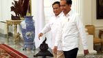 Ekspresi Jokowi Saat Bertemu Prabowo di Istana Merdeka