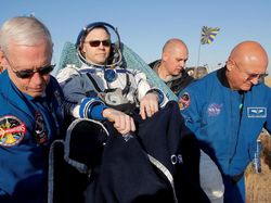 Momen Kembalinya Astronot Arab Usai Lihat Bumi Bulat