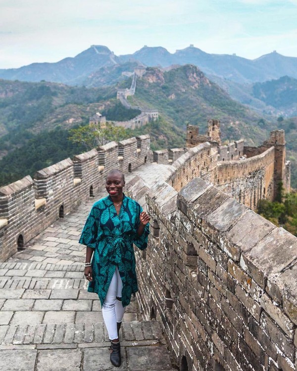 Jessica Nabongo adalah orang Uganda yang lahir di Amerika Serikat. Sebelum berkeliling dunia, Nabongo bekerja untuk United Nation (UN). (thecatchmeifyoucan/Instagram) Jessica Nabongo adalah orang Uganda yang lahir di Amerika Serikat. Sebelum berkeliling dunia, Nabongo bekerja untuk United Nation (UN). (thecatchmeifyoucan/Instagram)