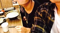 Slurpp! Jackson sedang berada di resto ramen, tapi ia mengingatkan followersnya untuk tidak lupa makan nasi. Nah, sebenarnya ia lebih suka ramen atau nasi? Foto: Instagram jacksonwang852g7