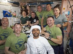 Jepretan Bumi Bulat dari Astronot Arab di Antariksa