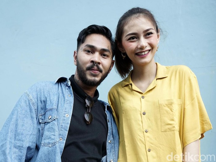 Onadio dan Beby Prisillia Onadio dan Beby Prisillia saat ditemui di studio Trans TV.