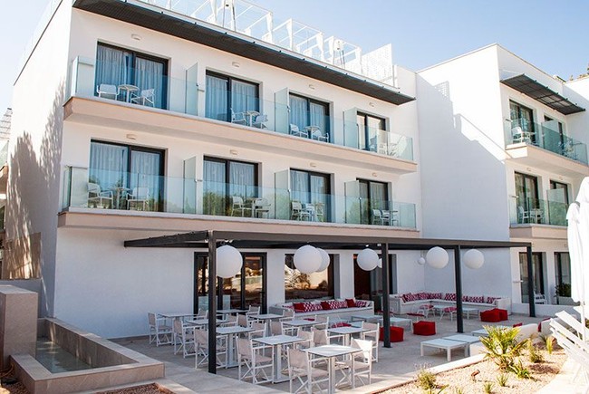 Hotel Som Dona di Majorca, Spanyol, baru saja dibuka beberapa waktu lalu. Punya konsep unik yang menyai kontroversi, hotel ini hanya khusus untuk tamu wanita alias pria dilarang masuk. Foto: Dok. Som Dona