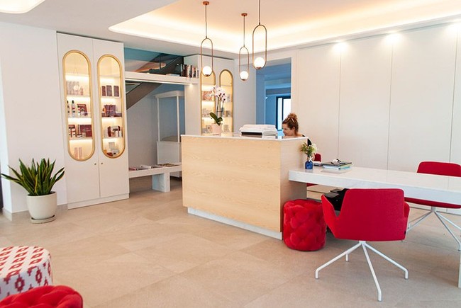 Dilihat dari situs resminya, hotel ini menawarkan suasana nyaman, santai, artsy, gaya hidup sehat dan bernuansa Mediterania kental. Mereka ingin menghadirkan tempat bagi para wanita yang ingin rehat sejenak dari penat di perkotaan. Foto: Dok. Som Dona