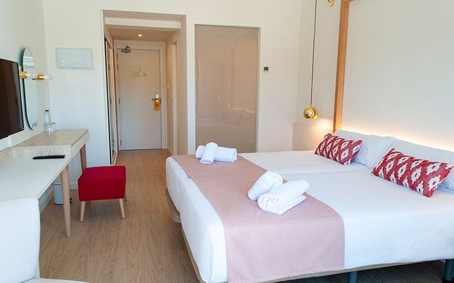 Meskipun hanya memperbolehkan tamu wanita, Som Dona ternyata juga mempekerjakan staf pria. Foto: Dok. Som Dona