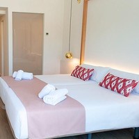 Meskipun hanya memperbolehkan tamu wanita, Som Dona ternyata juga mempekerjakan staf pria. Foto: Dok. Som Dona