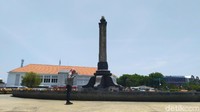 Salah seorang pengunjung dari Tegal, Seli mengaku sengaja datang ke Tugu Muda karena ingin membuktikan hari tanpa bayangan di lokasi wisata itu.
