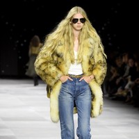 Koleksi ready to wear Celine untuk musim semi 2020 yang ditampilkan di Paris Fashion Week 2020, Prancis. Minggu (27/9/2019). Photo by Pascal Le Segretain/Getty Images.