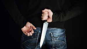Ngeri! Pria di Depok Diikuti lalu Ditusuk OTK Sepulang Kerja Dini Hari