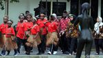 Bercengkrama dengan Anak-anak Papua, Jokowi Semringah Banget