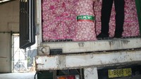 Ini bukan momen kulineran tapi momen Arteria ketika memantau gudang penyimpanan bawang putih impor di Surabaya. Ia tak lupa berpose eksis di depan tumpukan bawang putih. Foto: instagram @arteriadahlan