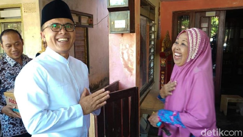 Bupati Anas bertemu Temu Misti (Ardian/detikcom) Bupati Anas bertemu Temu Misti (Ardian/detikcom)