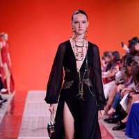 Elie Saab memeragakan koleksi gaun terbarunya di Paris Fashion Week 2020, Prancis, Sabtu (28/09/2019). Photo by Pascal Le Segretain/Getty Images