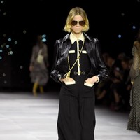 Koleksi ready to wear Celine untuk musim semi 2020 yang ditampilkan di Paris Fashion Week 2020, Prancis. Minggu (27/9/2019). Photo by Pascal Le Segretain/Getty Images.
