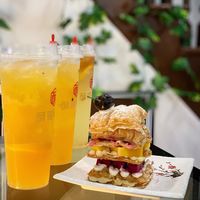 Jalan-jalan ke Penang, Yuk Mampir ke 5 Kafe Instagramable Ini