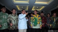 Ada yang berbeda dalam kunjungan pimpinan MPR ke rumah Prabowo dengan Ketua Umum PDIP Megawati Soekarnoputri. Dalam kunjungan ke kediaman Prabowo, Wakil Ketua MPR dari Fraksi NasDem Lestari Moerdijat hadir.