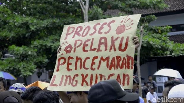 Bupati Pekalongan Tutup Pabrik Jeans yang Buang Limbah ke Sungai 