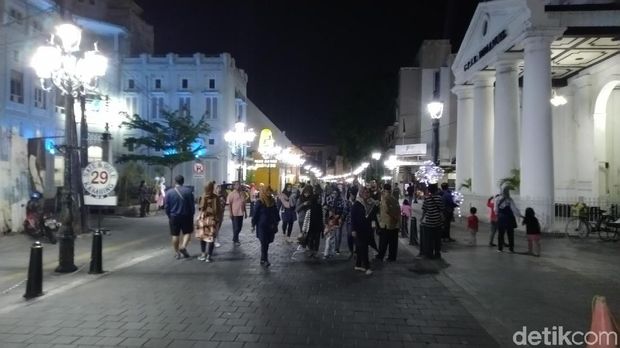 Melihat Car Free Night Pertama di Kota Lama Semarang