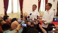 Jokowi dan Prabowo menyampaikan sejumlah hal kepada awak media usai mengadakan pertemuan di Istana Merdeka.