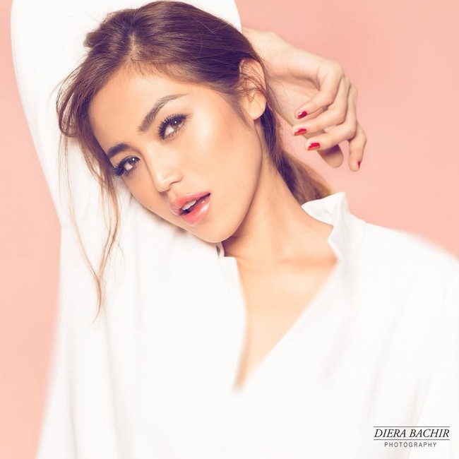 Lipstik Jessica Iskandar Jessica Iskandar mewujudkan mimpinya berbisnis kosmetik dengan menciptakan merek sendiri dengan nama Jedar Cosmetic. Salah satu produknya adalah lipstik. Ada dua jenis lipstik yang dirilis Jedar yaitu lip matte dan lipstik. Harga lipstiknya ini mulai dari Rp 49 ribuan.   Foto: Instagram