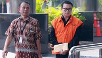 Mantan Direktur Utama Perum Perikanan Indonesia (Perindo) menjalani pemeriksaan di KPK, Jakarta, Jumat (11/10/2019).