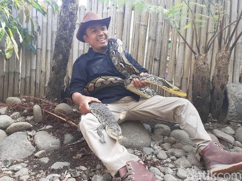 Presenter Steve Ewon Banting Setir Ikut Pilkades di Bandung Barat