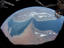 Jepretan Bumi Bulat dari Astronot Arab di Antariksa