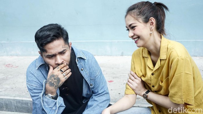 Onadio dan Beby Prisillia saat ditemui di studio Trans TV.