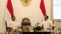 Selain kedua hal tersebut, Prabowo dan Jokowi juga membahas masalah lain mulai dari ekonomi hingga pertahanan negara.