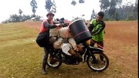 Bahkan pernah motor ini mengangkut semen 8 sak dengan total beban 400 kg. Foto: Courtesy Youtube Dede Imam Purnama / istimewa