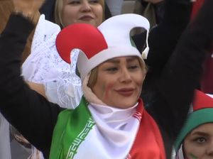 Setelah 4 Dekade, Perempuan Iran Akhirnya Bisa Nonton Bola di Stadion