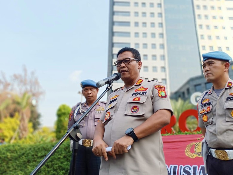 Kantor Polisi Se-Jakarta Dijaga Ketat Usai Bom Bunuh di Polrestabes Medan Kantor Polisi Se-Jakarta Dijaga Ketat Usai Bom Bunuh di Polrestabes Medan
