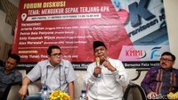 Selain Arteria, hadir pula dalam diskusi hari ini praktisi hukum Petrus Bala Pattyona (kedua kanan), mantan anggota Pansus KPK Eddy Kusumah Wijaya (kanan) dan Ketua PB HMI Helmy Yunan.