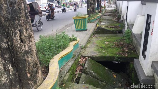 Trotoar di Medan Sumut