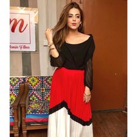 Menurutnya saat iman seseorang melemah, seperti ada selubung yang menutup pikiran. Oleh karena itulah meskipun pertanyaan-pertanyaannya akan berbagai hal terjawab atau dijawab, dia tidak bisa memahaminya. Saat Yashma merasa sudah kehilangan iman itulah dia bertemu dengan seorang wanita berhijab bernama Warda dan dipertemukan dengan Islam. Foto: Instagram @yashmagillofficial