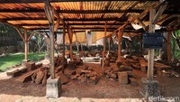 Saat ditemukan pada Agustus 2002 silam, candi ini berada di sebuah permakaman di belakang pabrik tekstil. Tim arkeolog pun sempat datang untuk melakukan eskavasi ke lokasi tersebut.