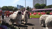 Upacara juga dimeriahkan sejumlah kesenian tari dari berbagai daerah di Jawa Timur.