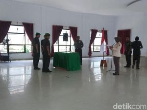 Dandim Kendari Geladi Upacara Pencopotan, Tolak Komentar soal Istri