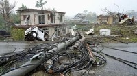 Tak hanya rumah dan mobil, sejumlah infrastruktur yang berada di jalanan Ichihara nampak rusak dan tumbang dihantam Topan Hagibis. Kyodo via Reuters.