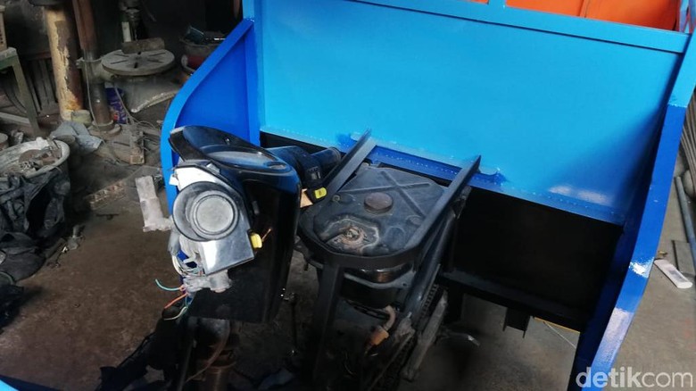 Motor bebek yang dijadikan penarik odong-odong Foto: Rizki Pratama Motor bebek yang dijadikan penarik odong-odong Foto: Rizki Pratama