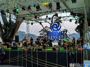 Melihat Pertunjukan Reog Ponorogo dengan Iringan Musik Jazz